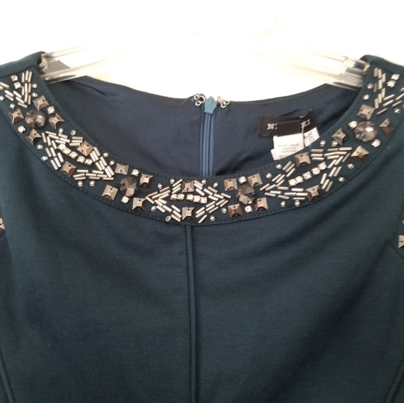 New Semi-Formal dress - Picture 2 of 3